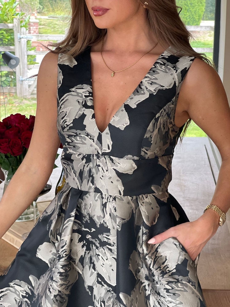 Girl In Mind Black Jesinia Jacquard V-Neck Midi Dress - Image 2 of 6 Girl In Mind Black Jesinia Jacquard V-Neck Midi Dress - Image 2 of 6