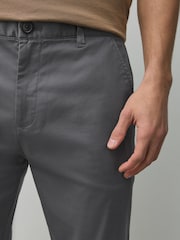 Tumši pelēks - Pieguļošs piegriezums - Kokvilnas bagātīgas, elastīgas chino bikses - Attēls 6 no 11
