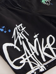 Schwarz mit Print - Shorts (3–16 Jahre) - Bild 4 von 5