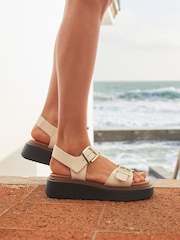 Licht beige - Linzi Preserve Flatform Sandals With Buckle Straps - Afbeelding 1 van 5