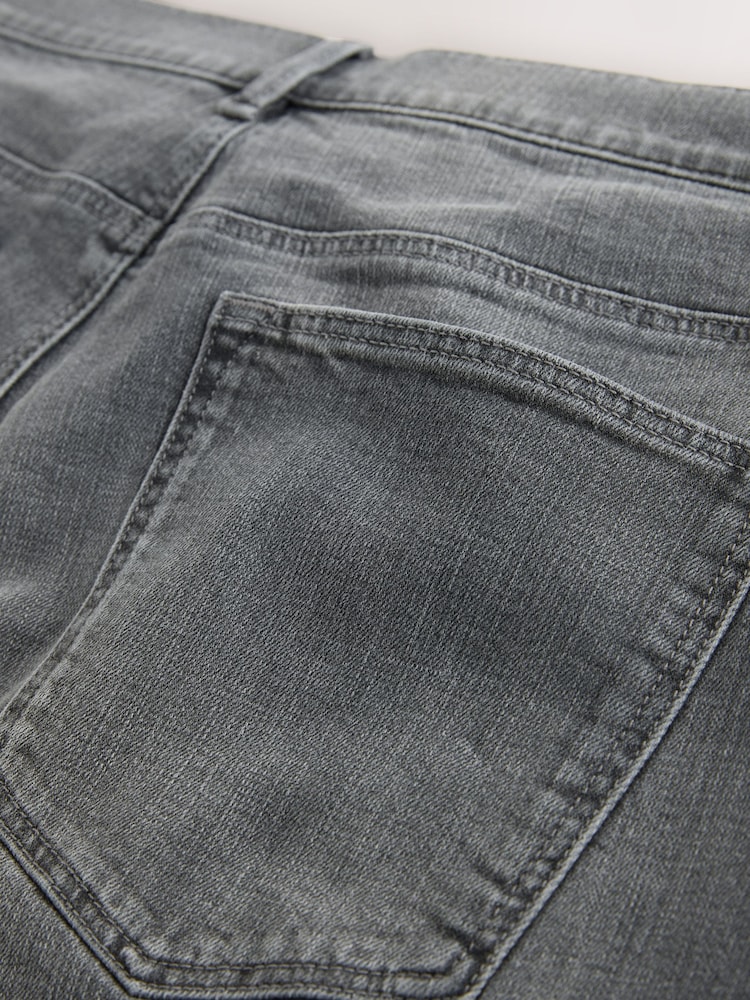 Gris - Ajuste recto - Pantalones cortos de mezclilla elásticos - Imagen 10 de 10