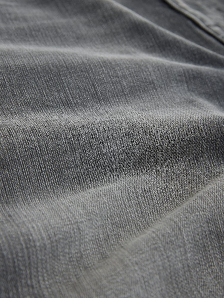 گرے - سیدھے فٹ - اسٹریچ ڈینم شارٹس - تصویر 2 از 5