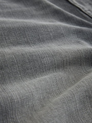 Gris - Ajuste recto - Pantalones cortos de mezclilla elásticos - Imagen 7 de 10