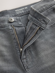 Gris - Ajuste recto - Pantalones cortos de mezclilla elásticos - Imagen 8 de 10