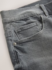 Gris - Ajuste recto - Pantalones cortos de mezclilla elásticos - Imagen 9 de 10