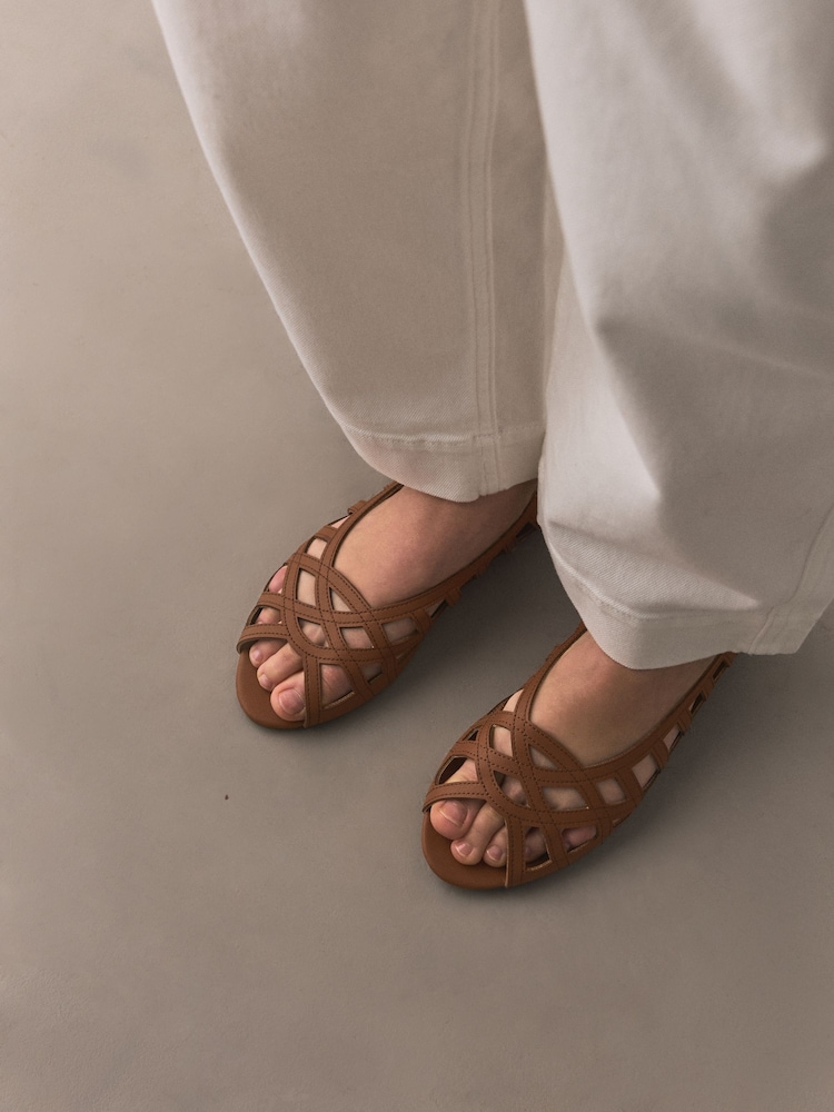 Hellbraun - Forever Comfort® Peeptoe Flats - Bild 1 von 9