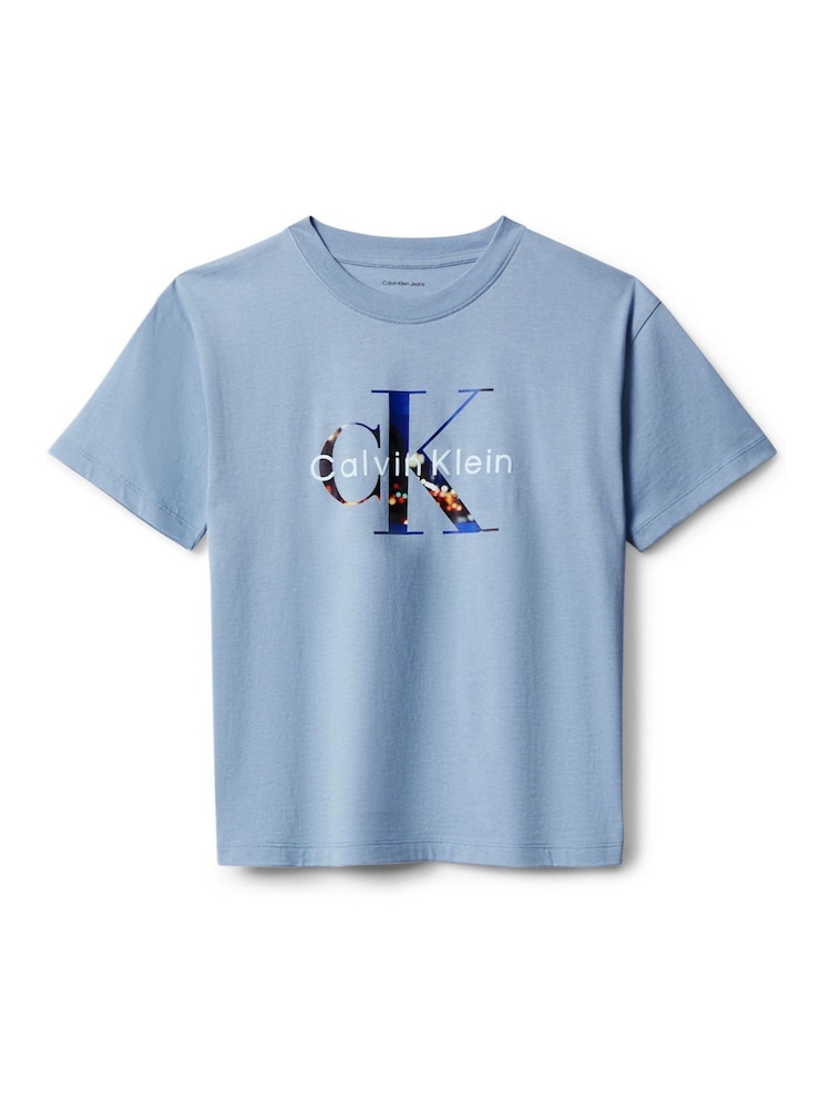 Calvin Klein Monogram Graphic T-Shirt - صورة 7 من 7 Calvin Klein Monogram Graphic T-Shirt - صورة 7 من 7