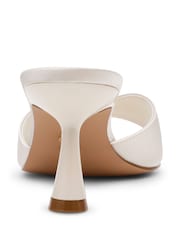 Steve Madden White Ivie Heeled Mule Sandals - Image 4 of 5