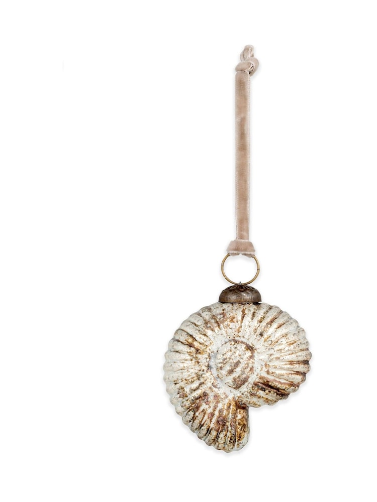 Nkuku Gold Sachin Shell Christmas Baubles - Image 4 of 4 Nkuku Gold Sachin Shell Christmas Baubles - Image 4 of 4