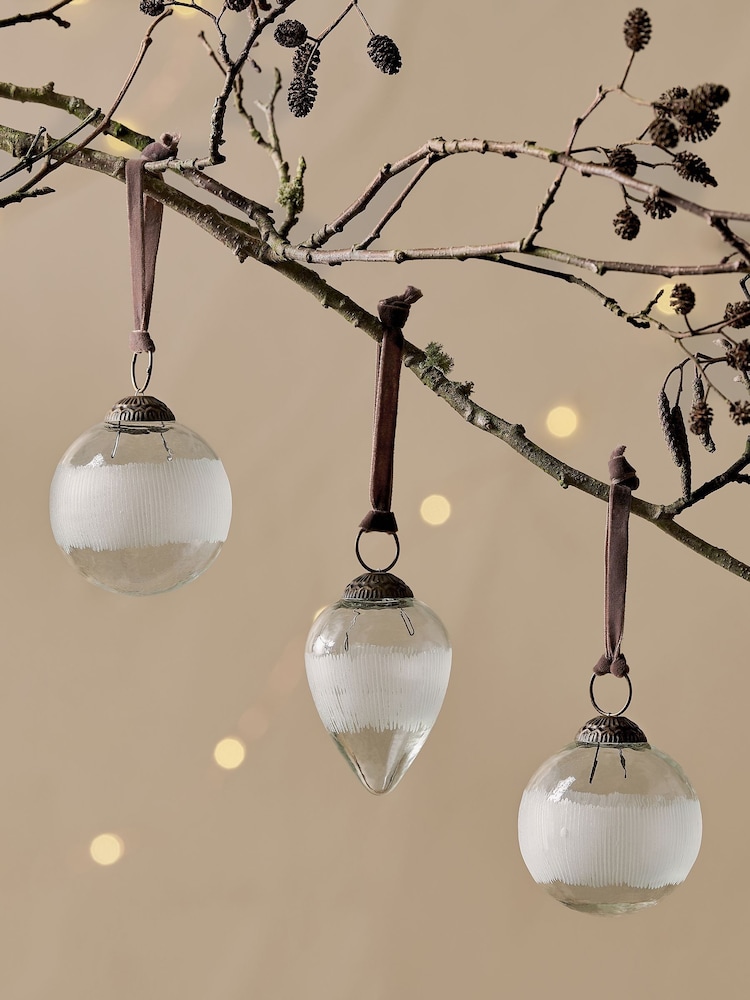 Nkuku Clear Anara Etched Christmas Baubles - Image 1 of 4