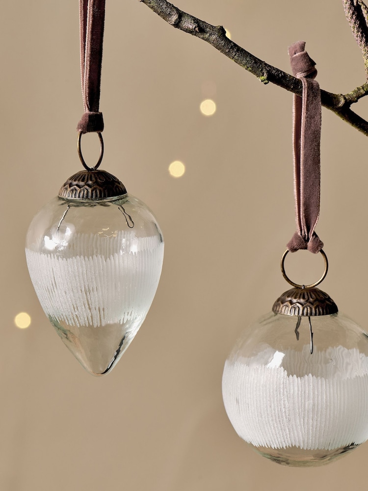 Nkuku Clear Anara Etched Christmas Baubles - Image 2 of 4