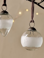 Nkuku Clear Anara Etched Christmas Baubles - Image 3 of 4