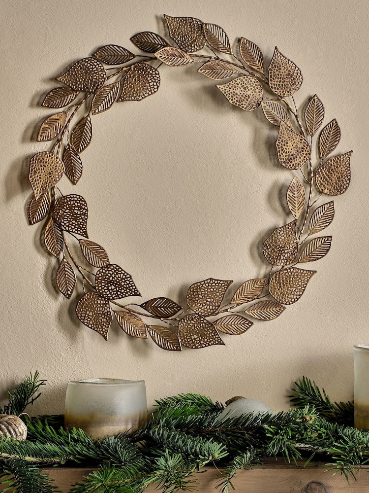 Nkuku Antique Brass Charita Christmas Wreath - Image 2 of 4 Nkuku Antique Brass Charita Christmas Wreath - Image 2 of 4