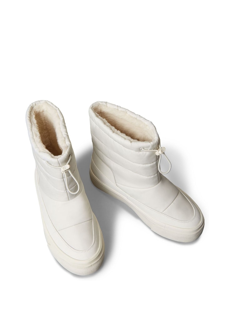 Calvin Klein White Warm Sherpa Platform Snowboots - Image 1 of 6 Calvin Klein White Warm Sherpa Platform Snowboots - Image 1 of 6