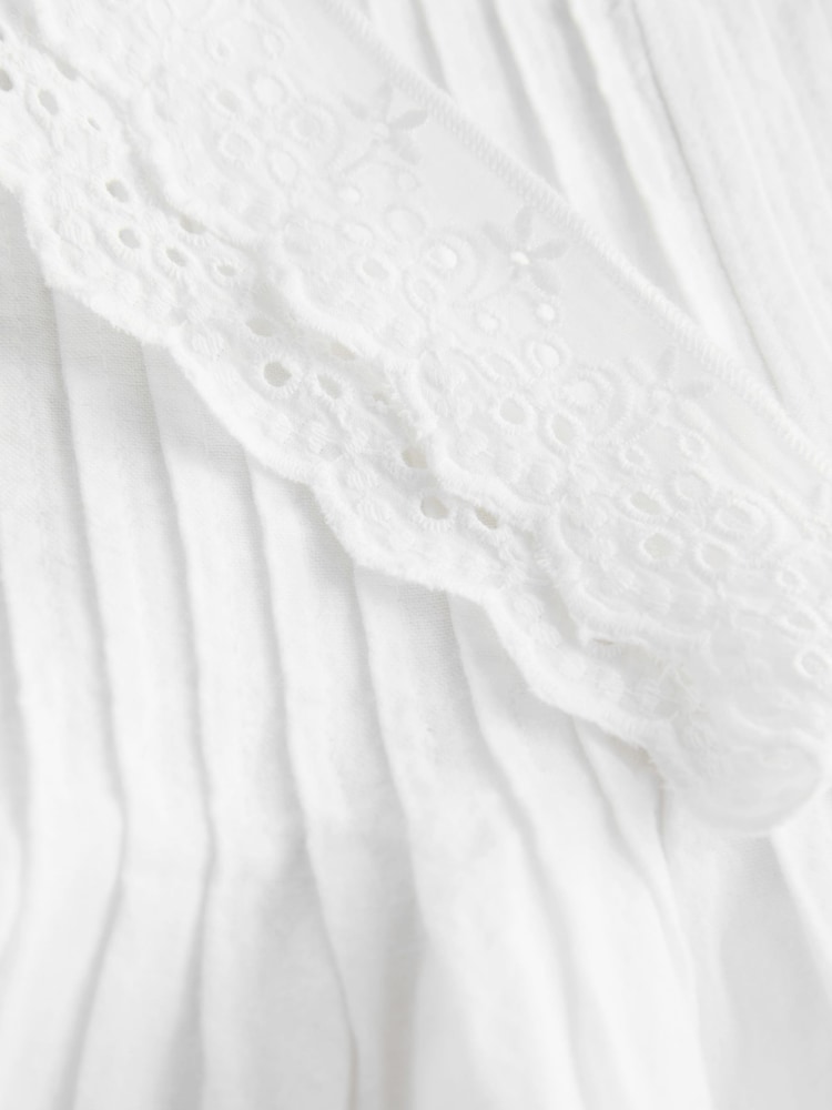 White Sleeveless Lace Trim Playsuit with Linen - Image 3 of 3 White Sleeveless Lace Trim Playsuit with Linen - Image 3 of 3