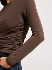 Mokkabrun - Friends Like These Dobbeltlags Ruched Topp - Bilde 2 av 4