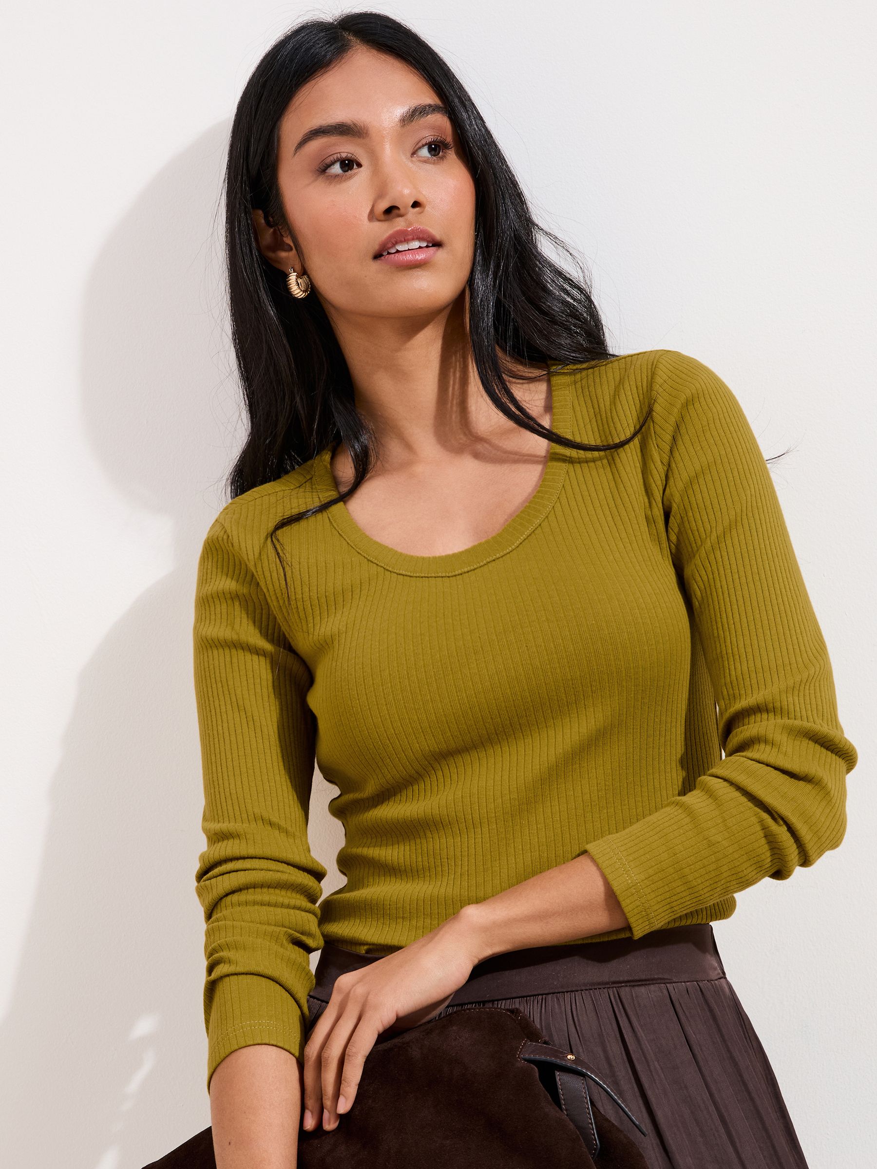 DIFFERENT IS OK Ribbed Cut-out シズニルックの通販 | NEXTGENINVESTING