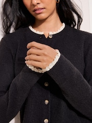 سترة كارديغان مريحة وناعمة بحافة دانتيل من Friends Like These - Image 2 of 4