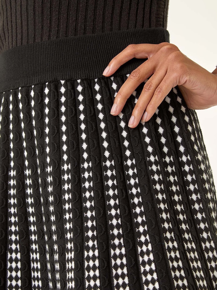 Roman Black Geometric Knit Mini Skater Skirt - Image 5 of 5