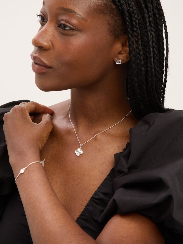 Simply Silver 925 Sterling Silver Polished Ridged Clover Pendant - Image 1 of 3 Simply Silver 925 Sterling Silver Polished Ridged Clover Pendant - Image 1 of 3