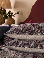 William Morris At Home Indigo or Raspberry Blue Flowerpot 220 Thread Count Duvet Cover and Pillowcase Set - Image 2 of 7