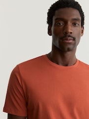Coral - Camiseta sartorial de algodón con cuello redondo jaspeada Bless de Reiss - Imagen 3 de 6