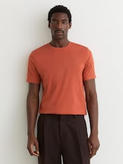 Coral - Camiseta sartorial de algodón con cuello redondo jaspeada Bless de Reiss - Imagen 4 de 6