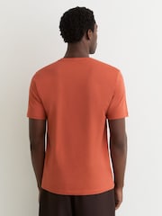 Coral - Camiseta sartorial de algodón con cuello redondo jaspeada Bless de Reiss - Imagen 5 de 6