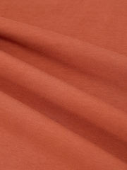 Coral - Camiseta sartorial de algodón con cuello redondo jaspeada Bless de Reiss - Imagen 6 de 6