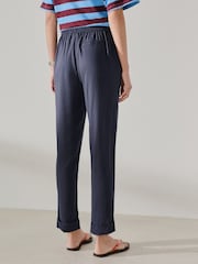 أزرق داكن - بنطلون سهل الارتداء ضيق من الأسفل من الكتان - صورة 4 من 8