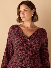 Live Unlimited Ditsy Puff Sleeve Pleated Wrap Dress - صورة 3 من 3