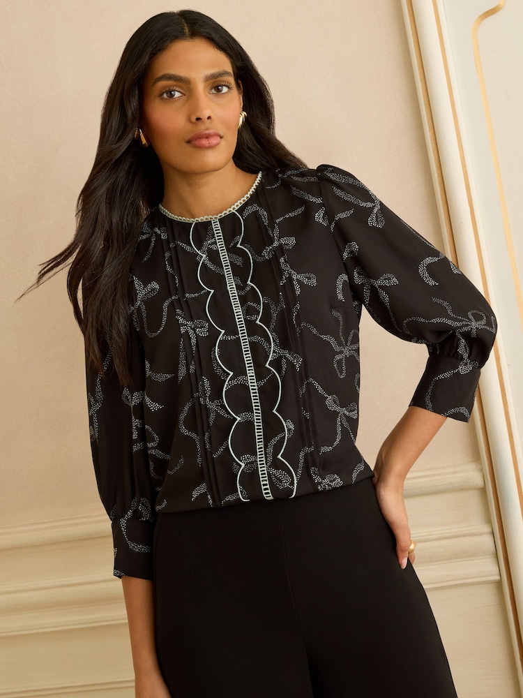 Schwarz mit Schleifen - Love & Roses 3/4 Sleeve Scallop Detail Blouse - Bild 1 von 4