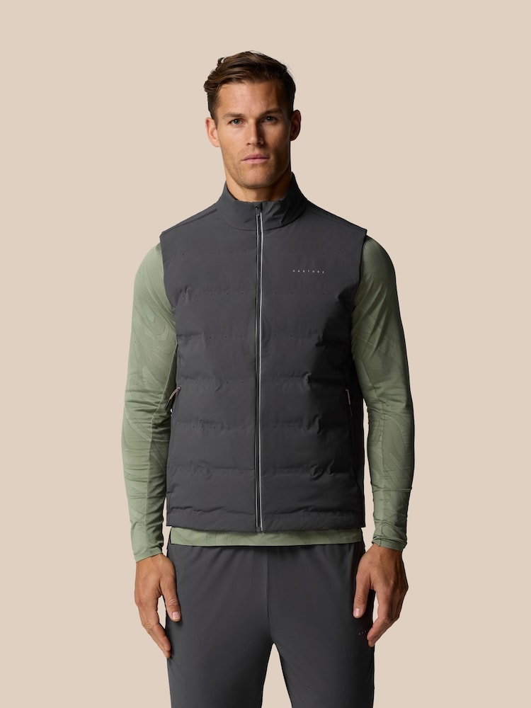 جيليه Zone من Castore - صورة 1 من 10 جيليه Zone من Castore - صورة 1 من 10