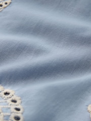 . Blau: Oberstoff - Bluse mit Lochstickerei und Knopfleiste - Bild 7 von 7