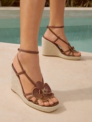חום שוקולד - Lipsy Floral Corsage Detail Summer Espadrille Wedges - תמונה 1 מתוך 5
