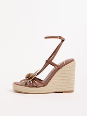 חום שוקולד - Lipsy Floral Corsage Detail Summer Espadrille Wedges - תמונה 5 מתוך 5