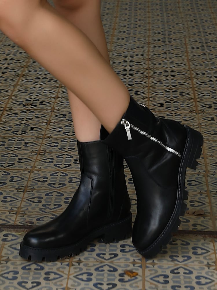 Off The Hook Black Harrogate Leather Chelsea Boots With Zip Detail - Image 1 of 8 Off The Hook Black Harrogate Leather Chelsea Boots With Zip Detail - Image 1 of 8