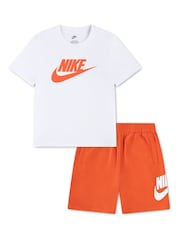 כתום - Nike Club T-Shirt and Shorts Set - תמונה 1 מתוך 4