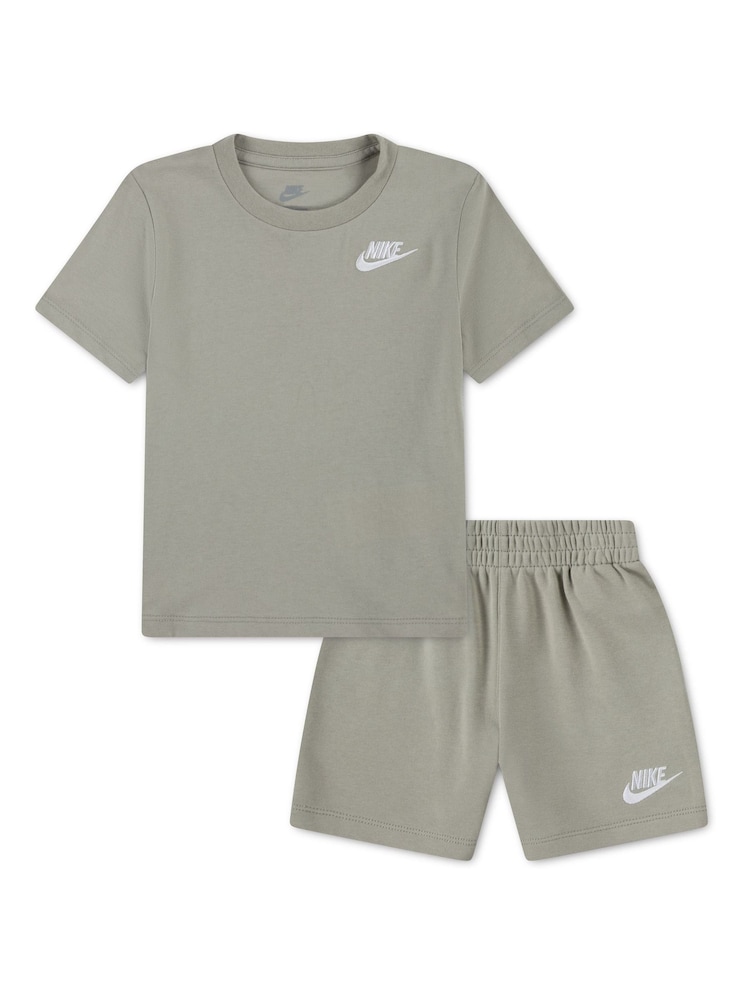 Nike Green Small Logo T-Shirt And Shorts Set - Image 1 of 3