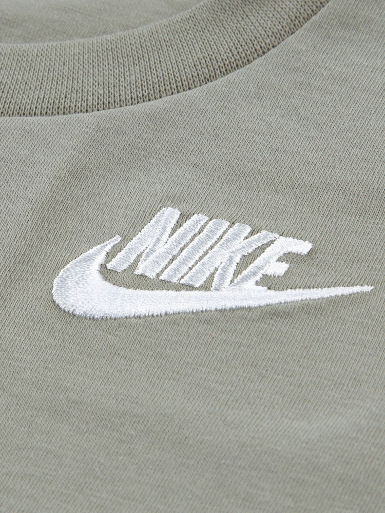Nike Green Small Logo T-Shirt And Shorts Set - Image 3 of 3