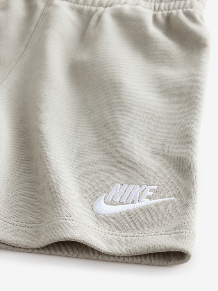 Nike Green Small Logo T-Shirt And Shorts Set - Image 4 of 4 Nike Green Small Logo T-Shirt And Shorts Set - Image 4 of 4
