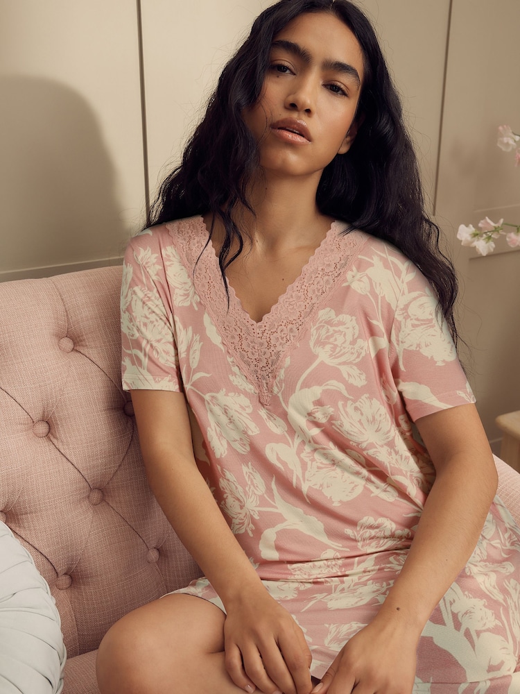 Laura Ashley Gosford Print Lace Trim Nightie - صورة 2 من 6