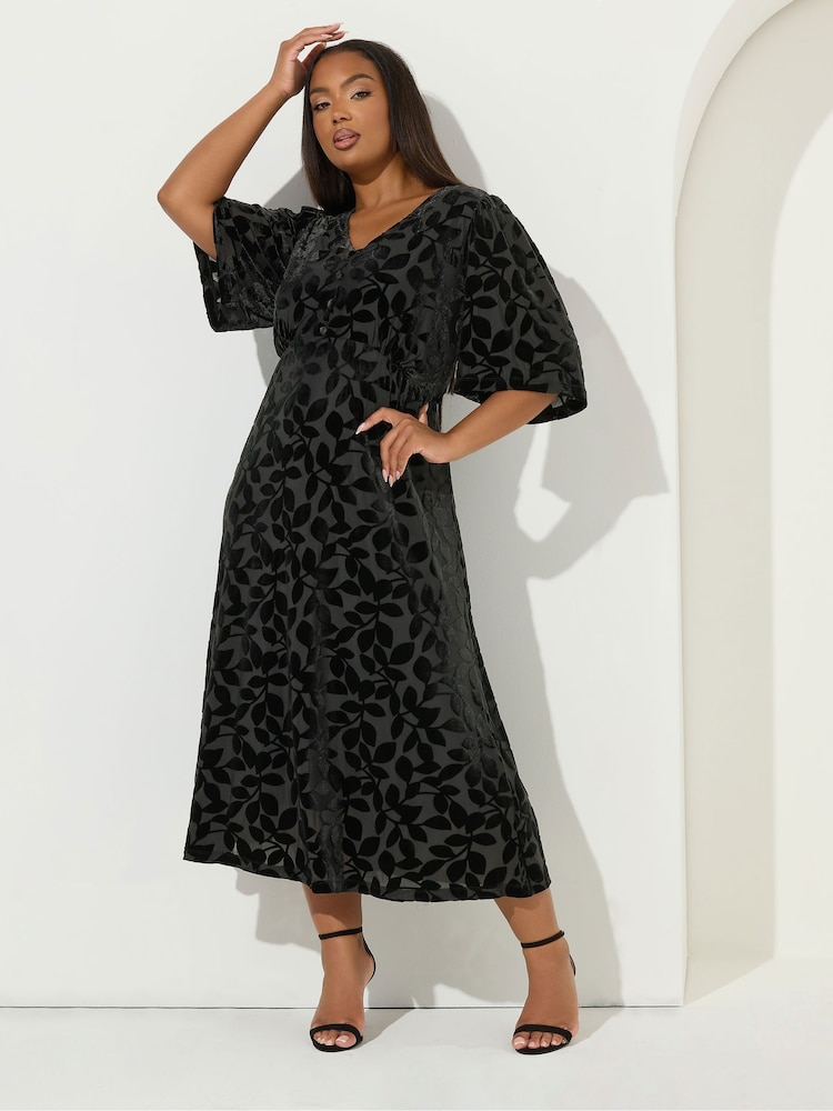 Yours Curve Black Kimono Sleeve Devore Midaxi Tea Dress - Image 1 of 5