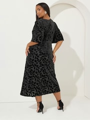 Yours Curve Black Kimono Sleeve Devore Midaxi Tea Dress - Image 2 of 5