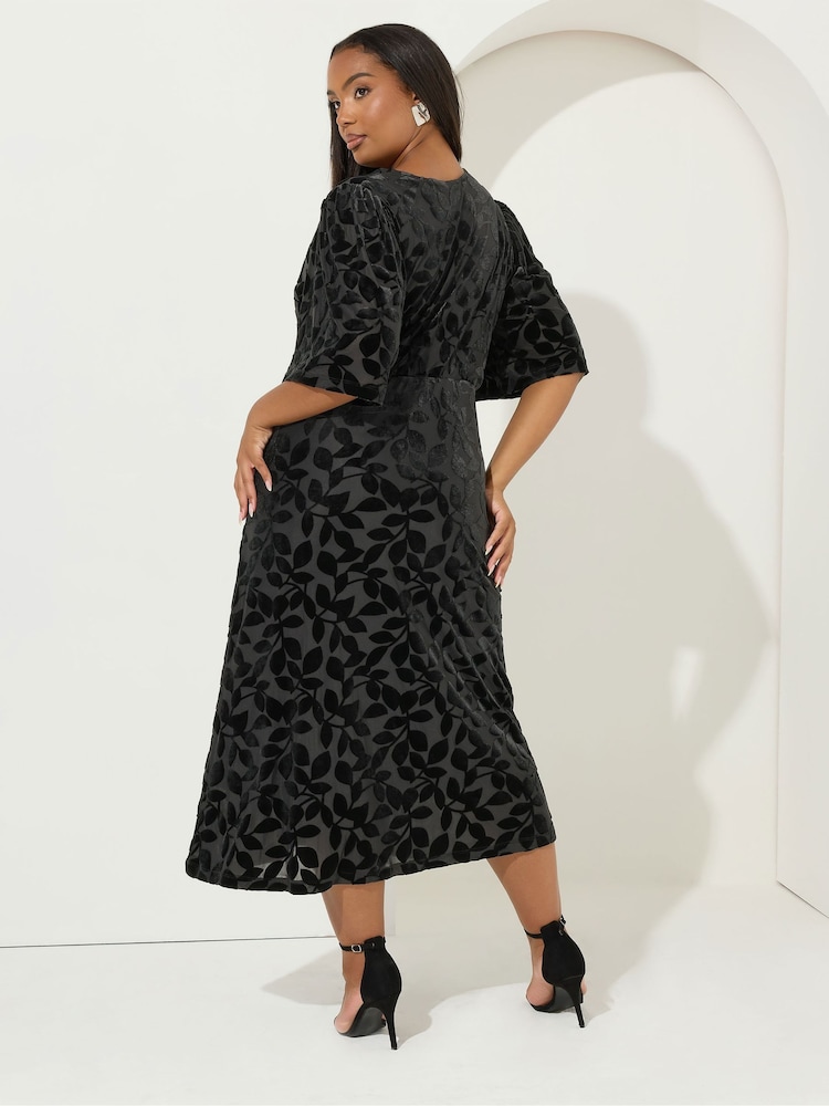 Yours Curve Black Kimono Sleeve Devore Midaxi Tea Dress - Image 2 of 5