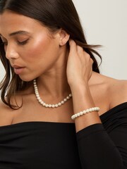 Jon Richard Gold Tone Single Row Pearl Stretch Bracelet - Image 3 of 3