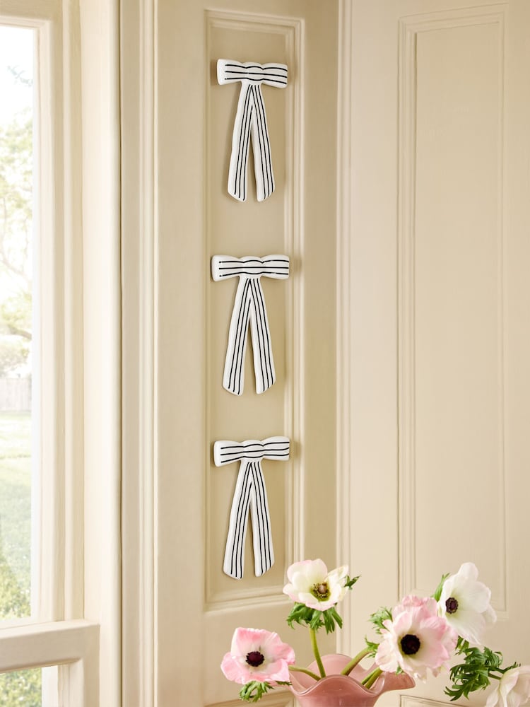 Set of 3 Monochrome Ceramic Striped Bows Plaques Wall Art - Image 2 of 6 Set of 3 Monochrome Ceramic Striped Bows Plaques Wall Art - Image 2 of 6