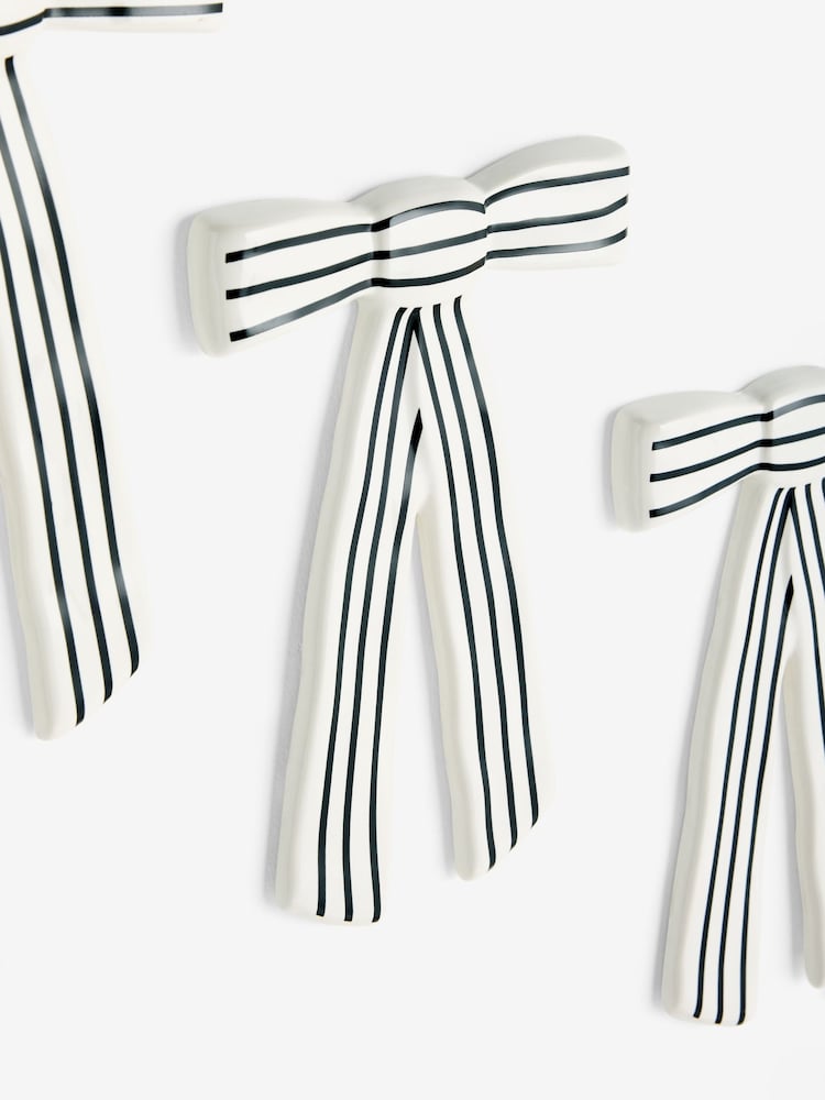Set of 3 Monochrome Ceramic Striped Bows Plaques Wall Art - Image 6 of 6 Set of 3 Monochrome Ceramic Striped Bows Plaques Wall Art - Image 6 of 6