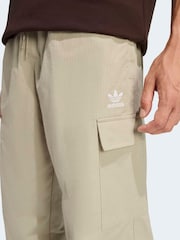 Piedra - Pantalones de chándal básicos de tela con diseño de trébol de adidas Originals - Imagen 4 de 6