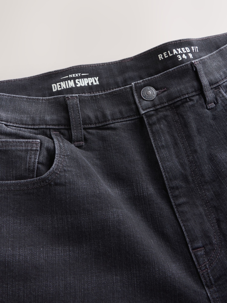 Gewaschene schwarze Kreuzschraffur - Klassische Stretch-Jeans in Relaxed Fit - Bild 2 von 5